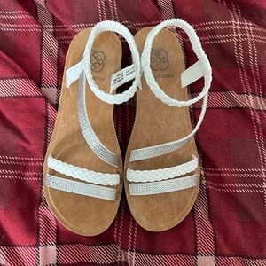 Daisy Fuentes White Sandals